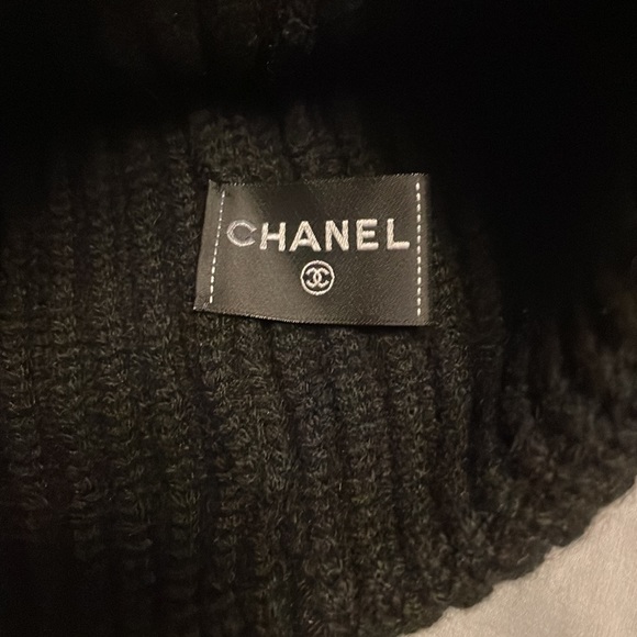 Authentic Chanel cashmere Sequins and Beads logo patch beanie - Picture 5 of 7